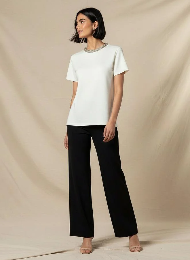 ايكونيك توب أيقوني بقصة عادية مزين بتطريز